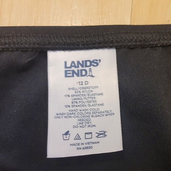 Lands End swim top with shelf bra - Picture 4 of 6